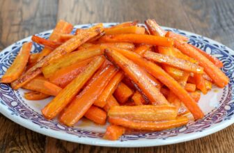 Garlic Butter Roasted Carrots – Barefeet wit...