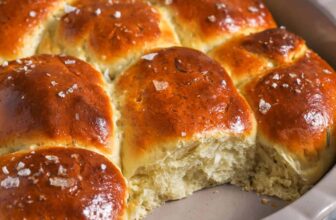 Herby Garlic Dinner Rolls – Spend With Penni...