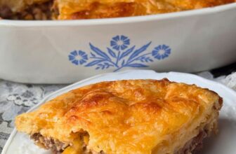 Inconceivable Chili Pie (Simple Bisquick Recipe fr...