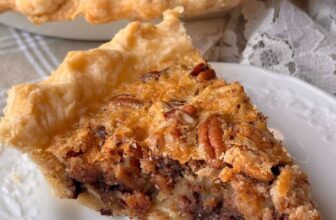 Kentucky Derby Pie Recipe (Traditional Derby Desse...